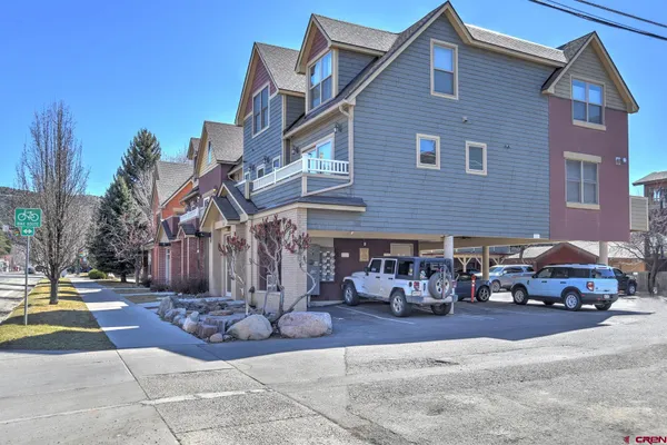 $599,000 | 270 East College Drive, Unit 202, Durango, CO 81301
