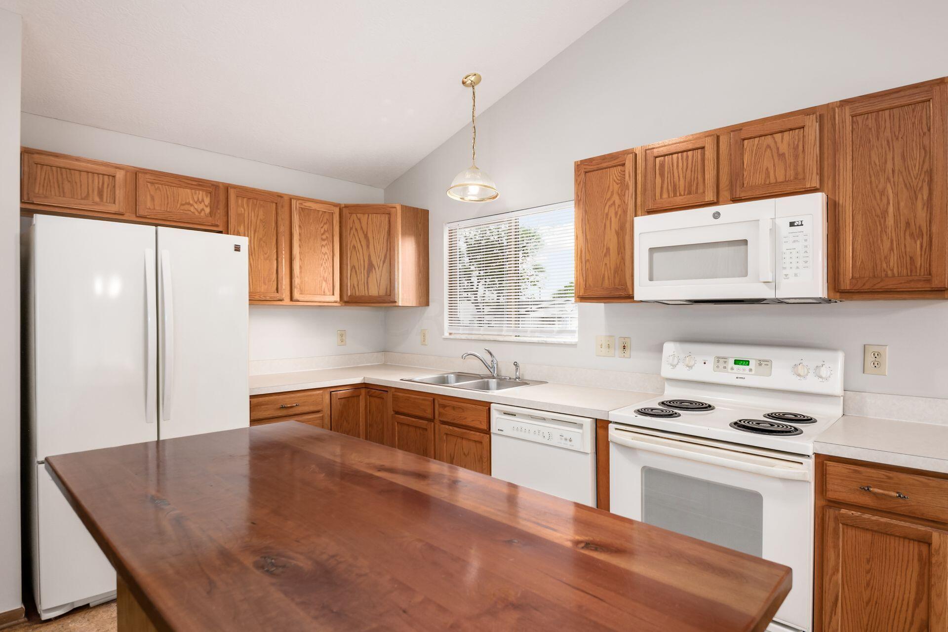 6156 Radekin Road Columbus, OH 43232 - Photo 11 of 41 039_ Rd Columbus OH 43232 USA