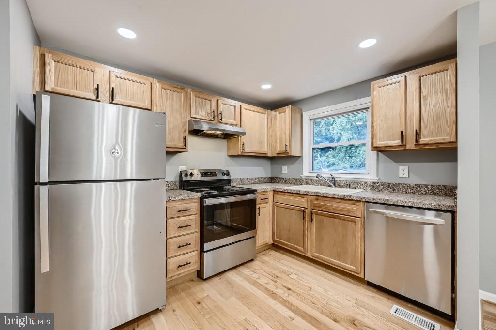 5409 Princess Drive Rosedale, MD 21237 - Photo 8 of 28