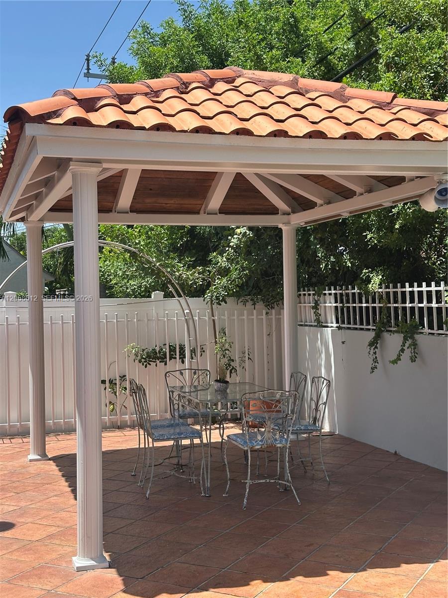 6401 Southwest 39th Terrace Miami, FL 33155 - Photo 24 of 27 gazebo