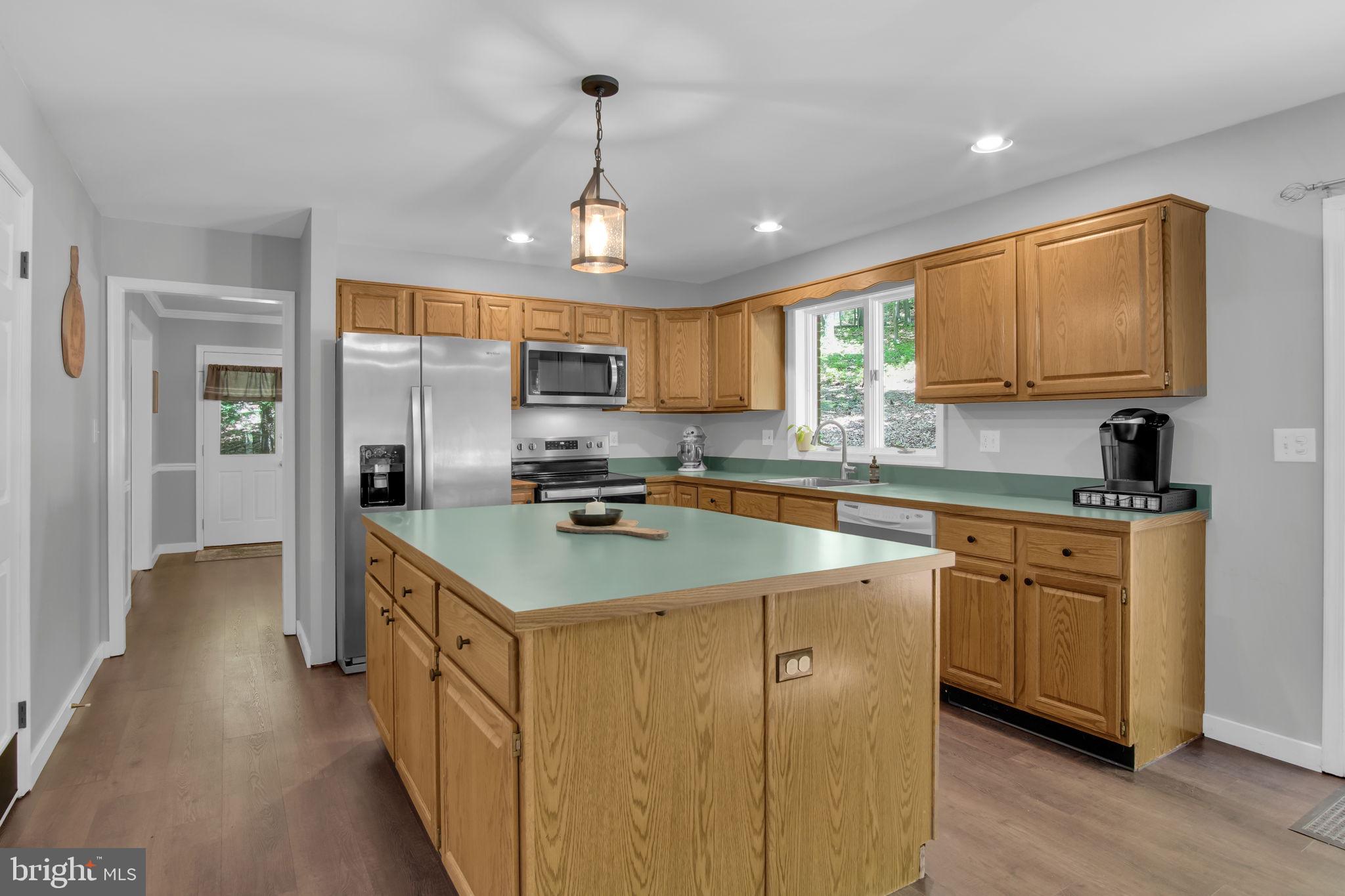 580 Spring Lane Boiling Springs, PA 17007 - Photo 8 of 37