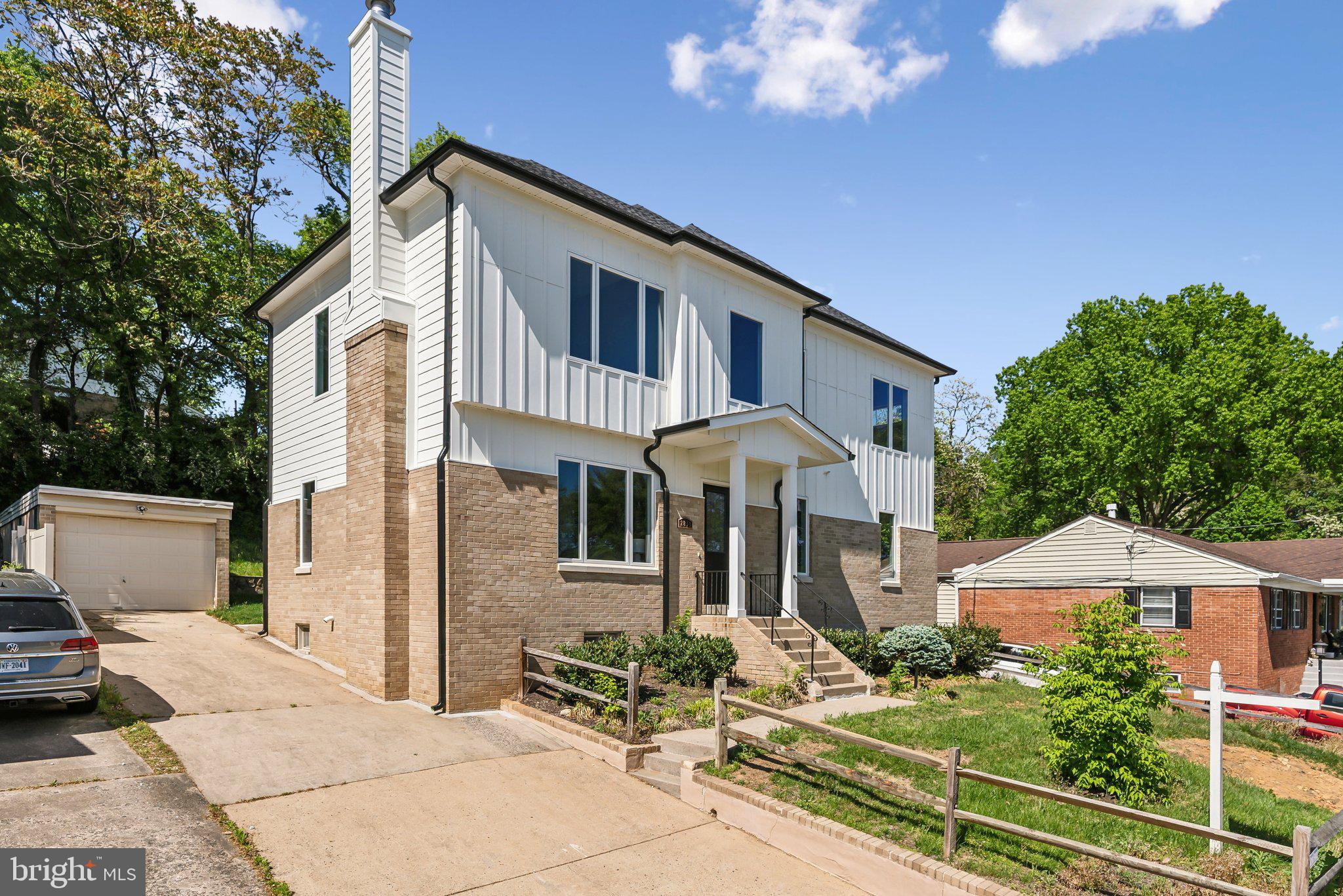 2811 21st Road South Arlington, VA 22206 - Photo 2 of 49 a front view of a house with garden