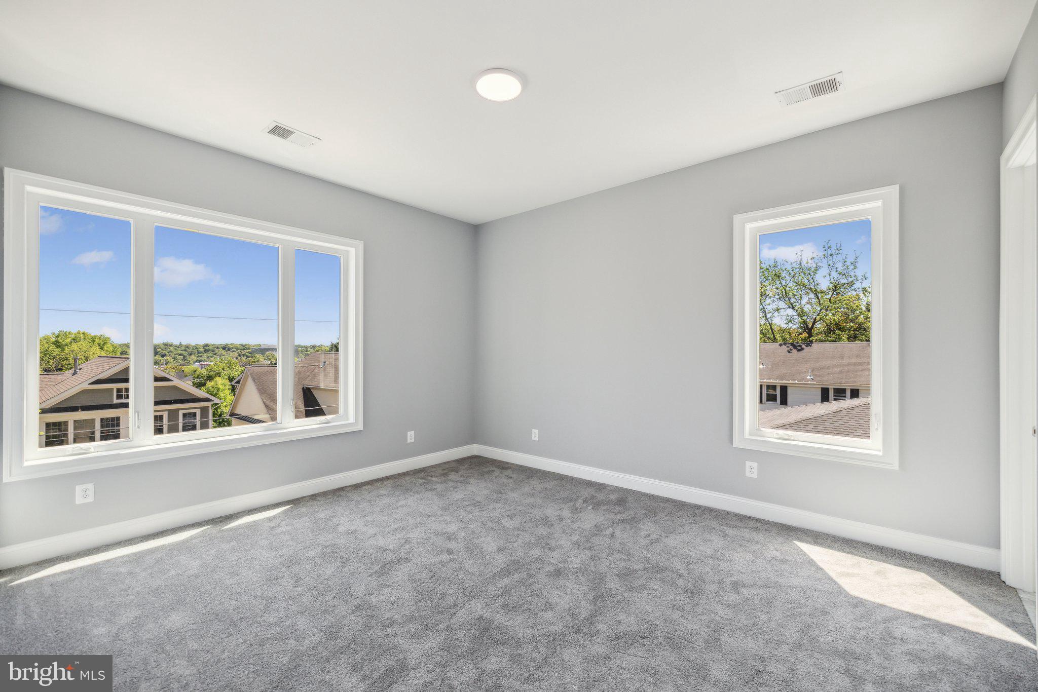 2811 21st Road South Arlington, VA 22206 - Photo 33 of 49 an empty room with a window