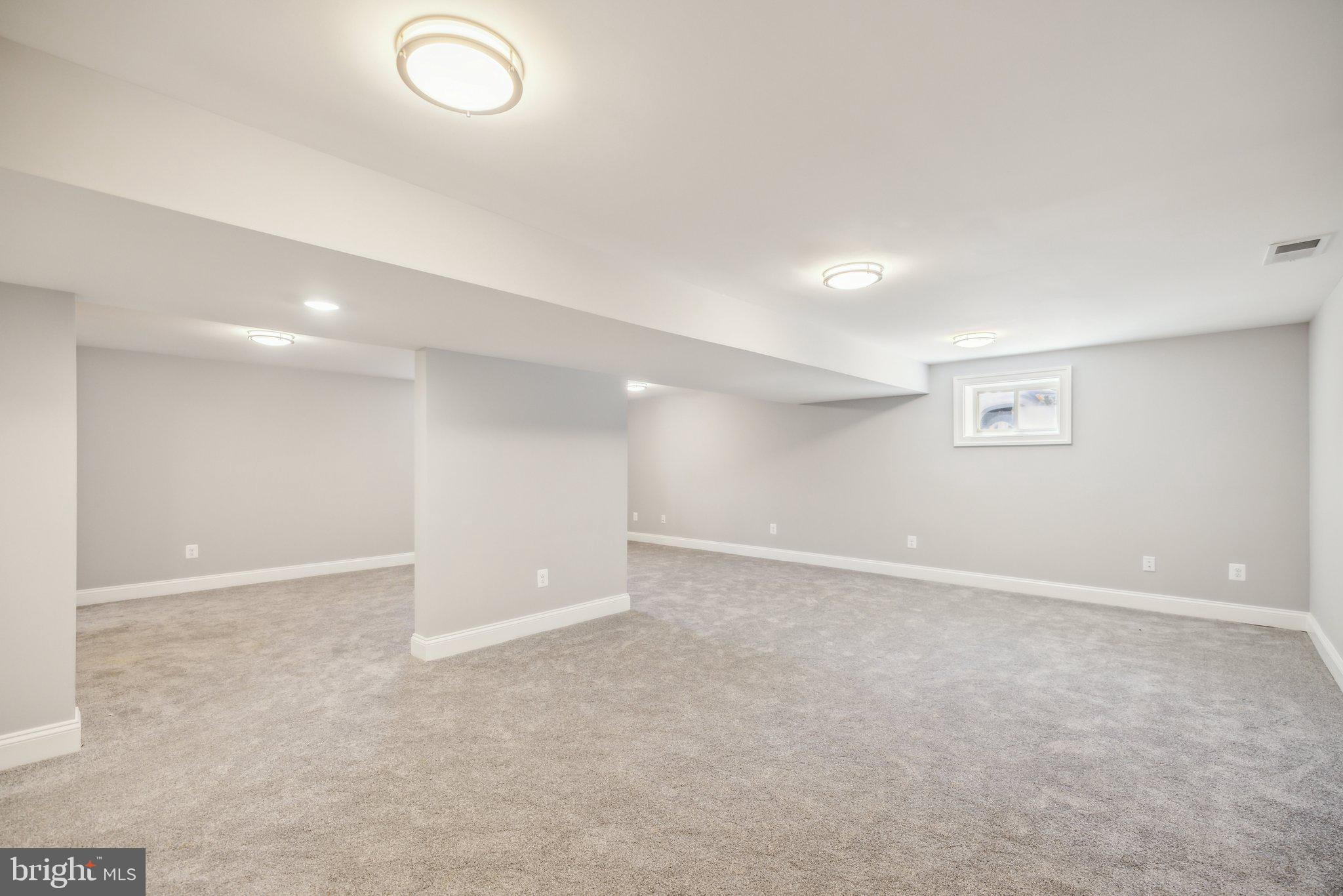 2811 21st Road South Arlington, VA 22206 - Photo 36 of 49 an empty room with a empty space and windows
