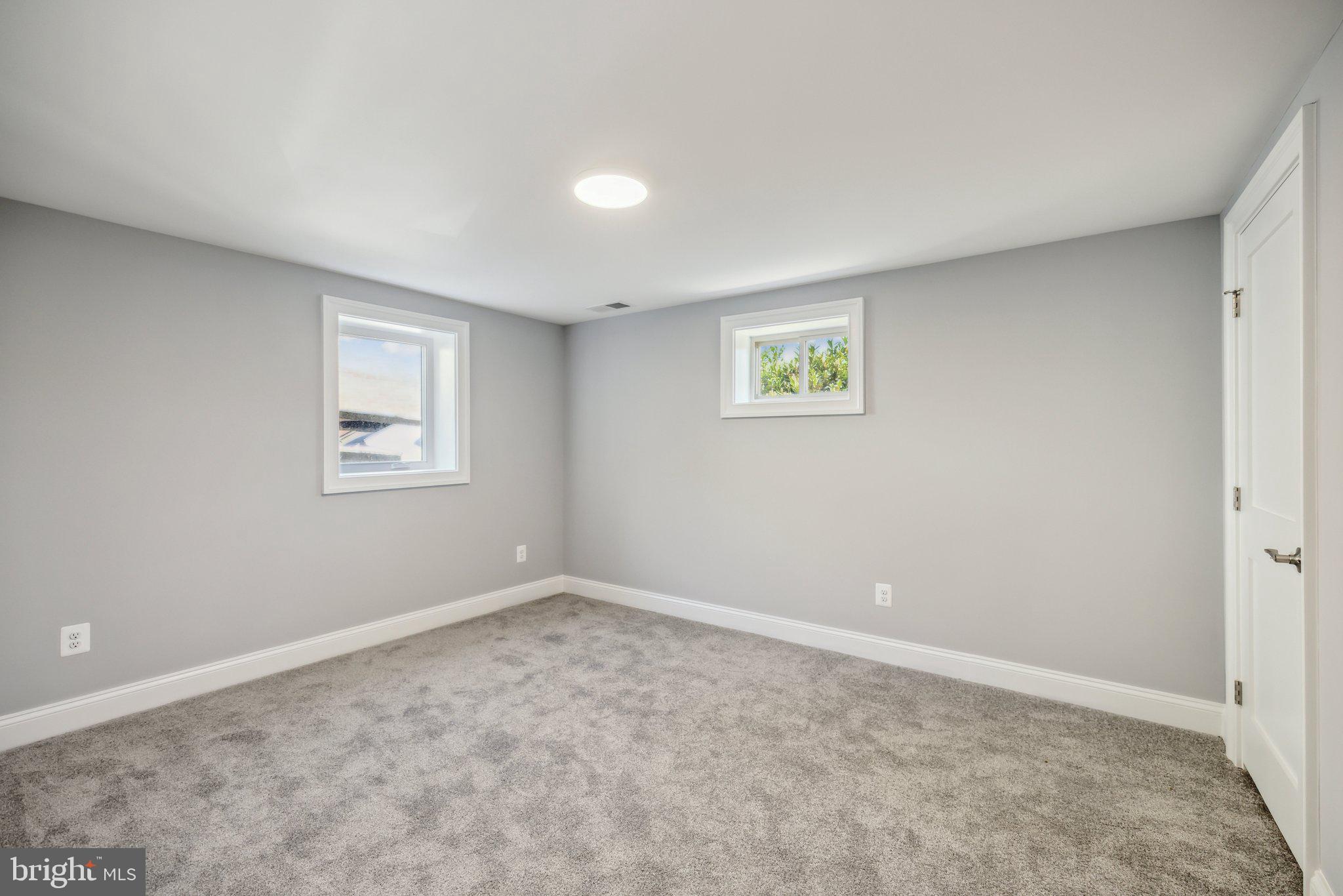 2811 21st Road South Arlington, VA 22206 - Photo 41 of 49 a view of an empty room with a window