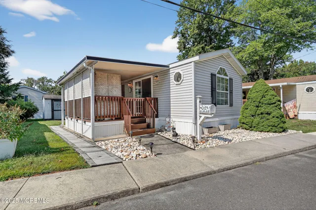 $120,000 | 4 South Drive, East Windsor, NJ 08520