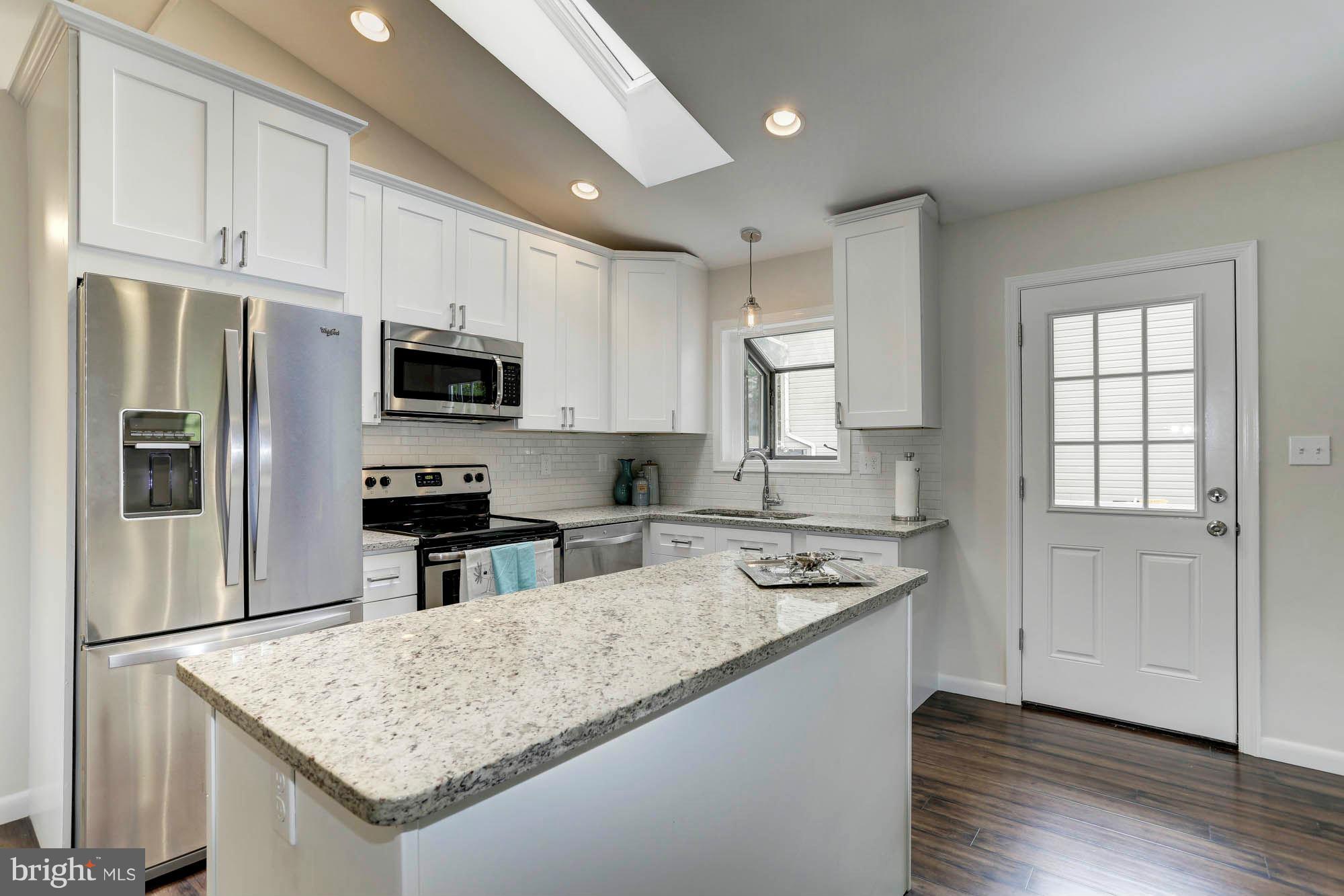 1711 Ridgely Road Edgewater, MD 21037 - Photo 3 of 22 Granite and recessed lighting