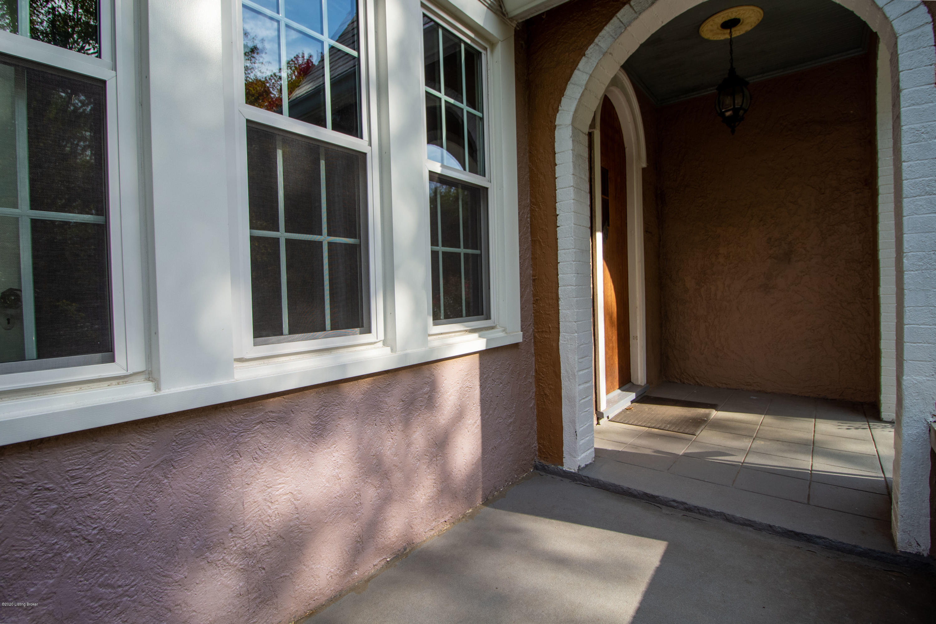 2877 Riedling Drive Louisville, KY 40206 - Photo 4 of 49 Front Porch (2)