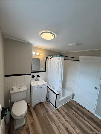 $3,200 | 61 Hollywood Avenue, Lynbrook, NY 11563