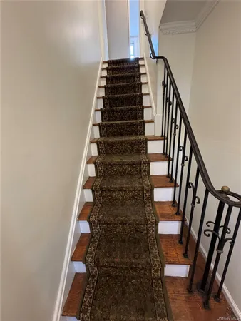 $3,200 | 61 Hollywood Avenue, Lynbrook, NY 11563
