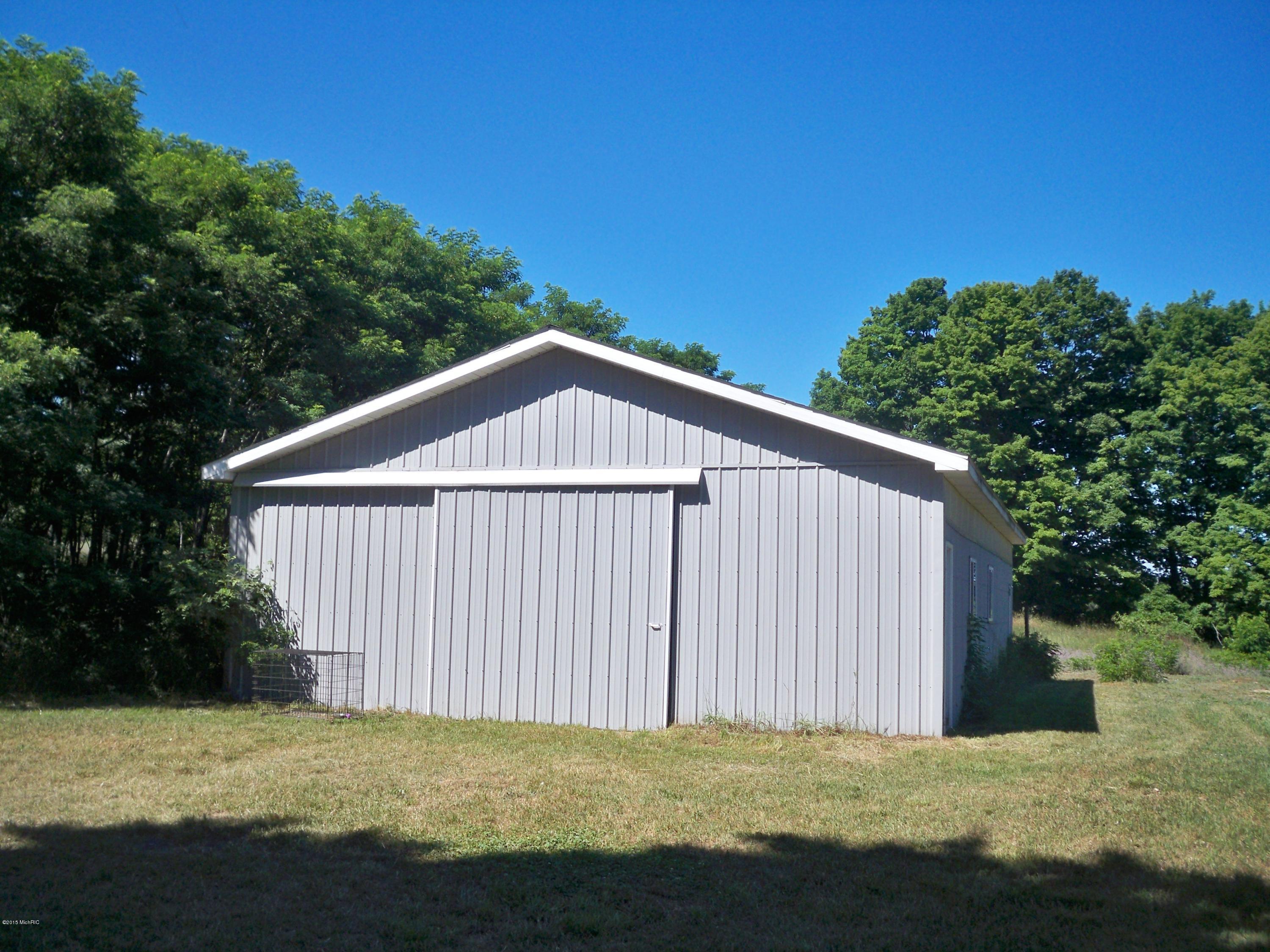 1675 South Darr Road Scottville, MI 49454 - Photo 28 of 31 30x50 pole barn