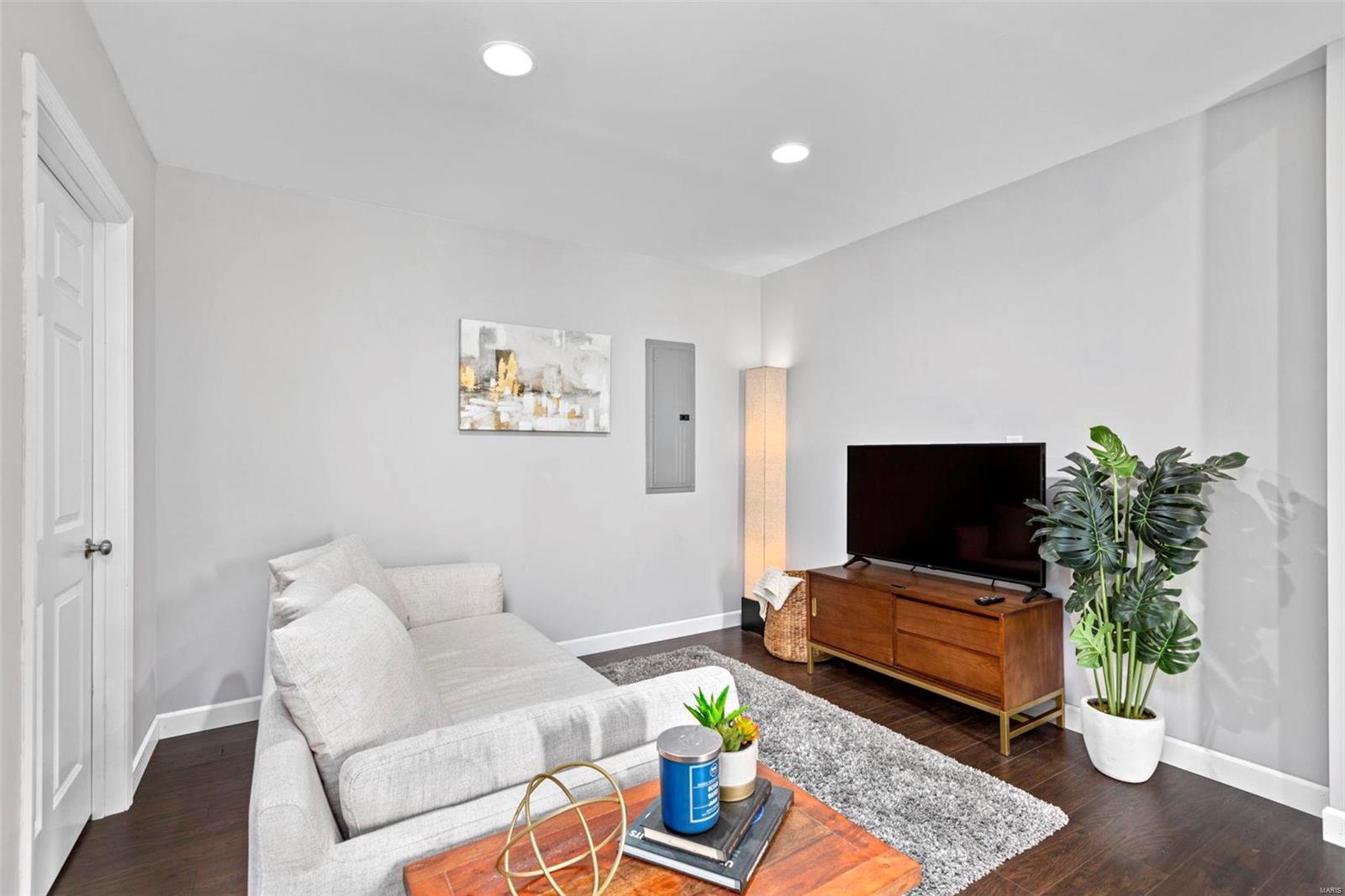 12815 West Watson Road St. Louis, MO 63127 - Photo 6 of 30 Gallery Image 6