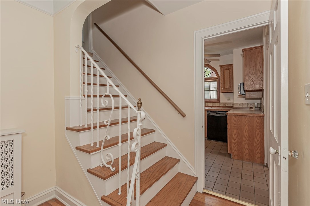 3672 Rawnsdale Road Beachwood, OH 44122 - Photo 20 of 35 Stairs to the 2nd level near the living room and kitchen