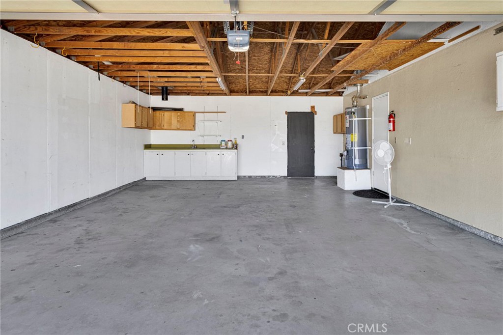 14475 Pioneer Road Apple Valley, CA 92307 - Photo 26 of 32 2 Car Garage