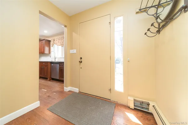 $7,500 | 143 Round Hill Road, Roslyn Heights, NY 11577
