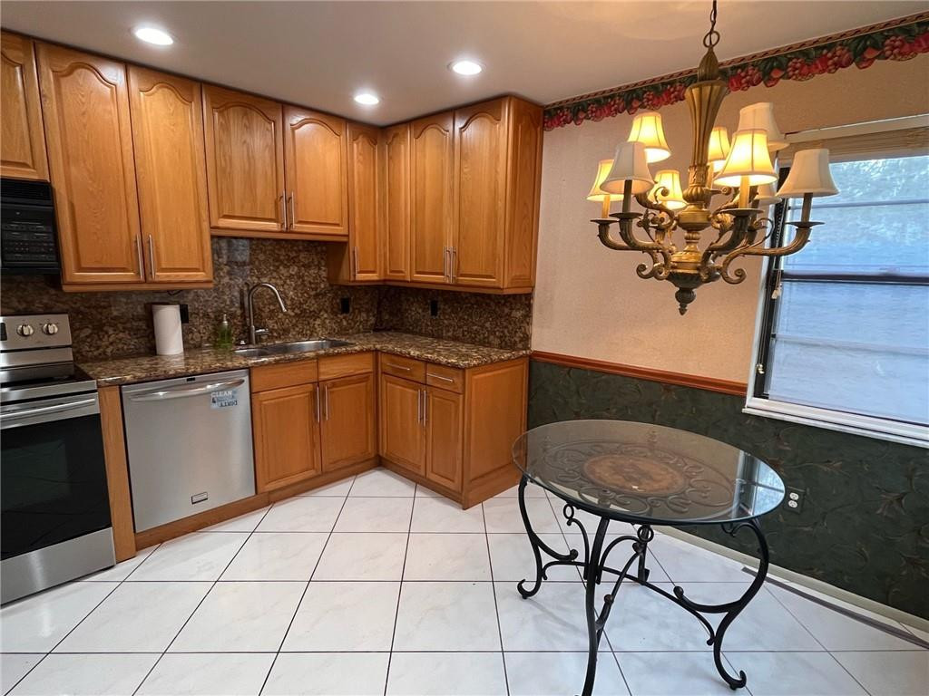 23304 Southwest 58th Avenue, Unit A Boca Raton, FL 33428 - Photo 8 of 20 Photo 8