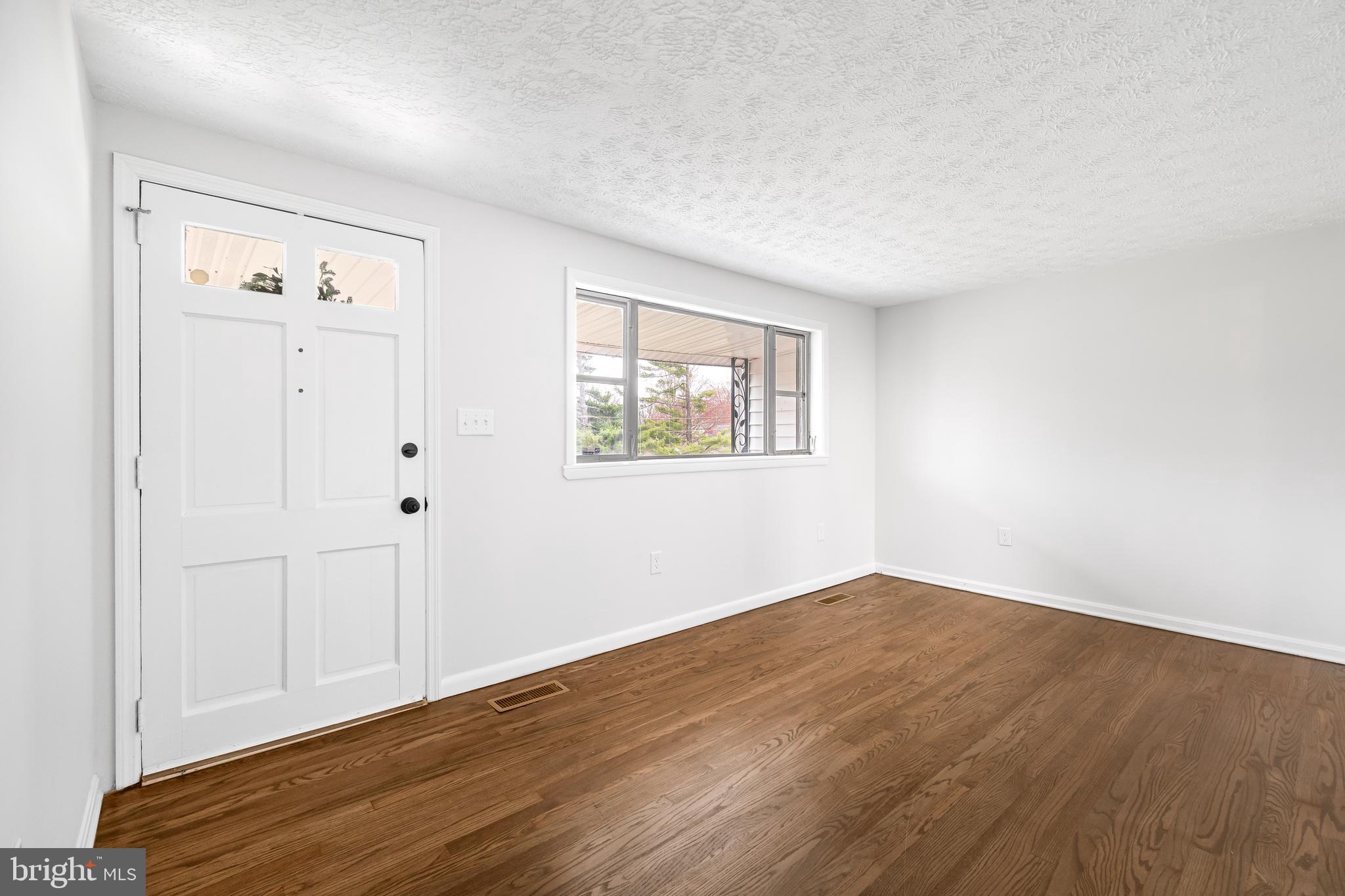380 Old Chestnut Road Elkton, MD 21921 - Photo 6 of 32 Living Room