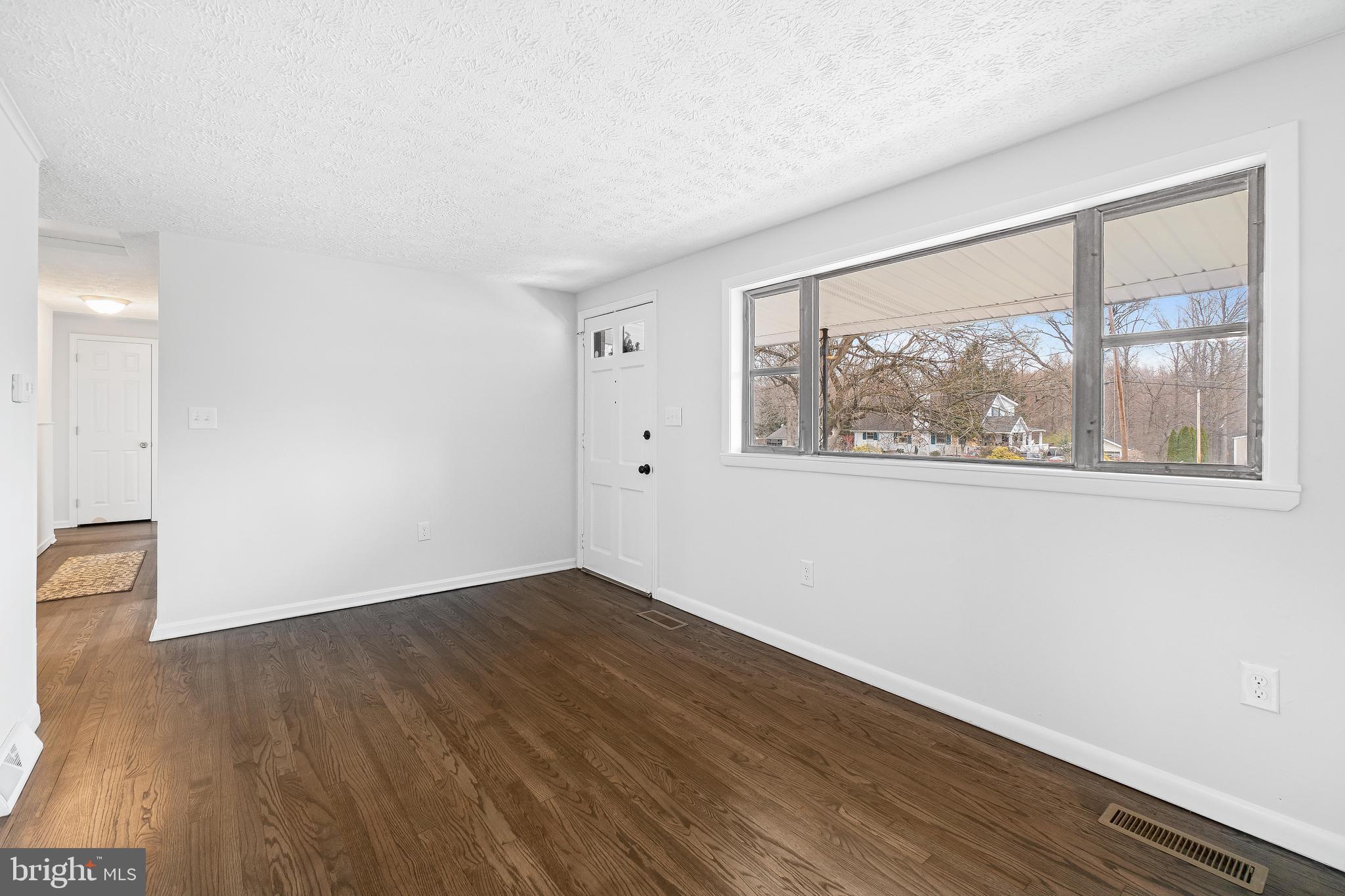 380 Old Chestnut Road Elkton, MD 21921 - Photo 7 of 32 Living Room