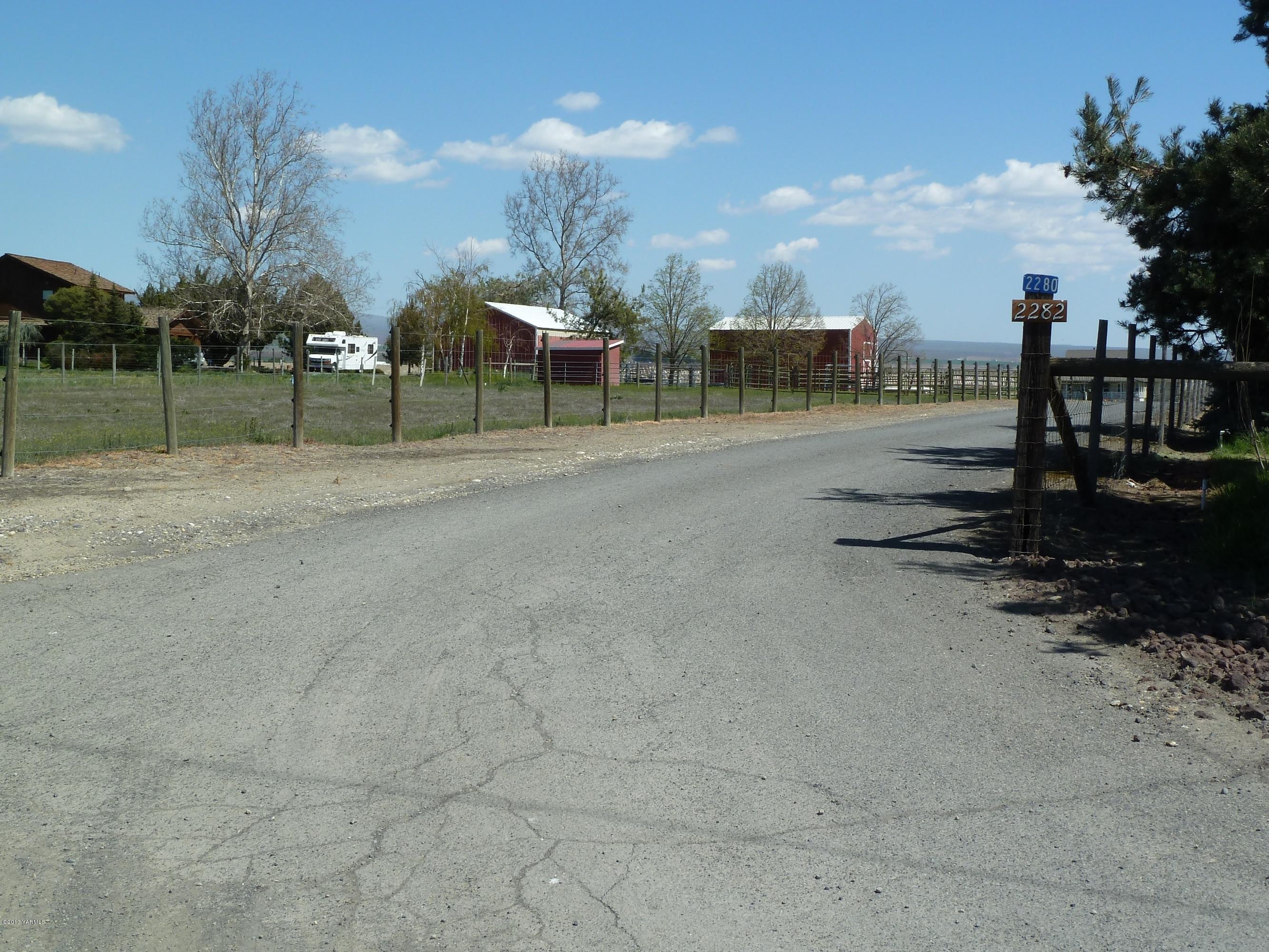2280 Cemetery Road Sunnyside, WA 98944 - Photo 2 of 43