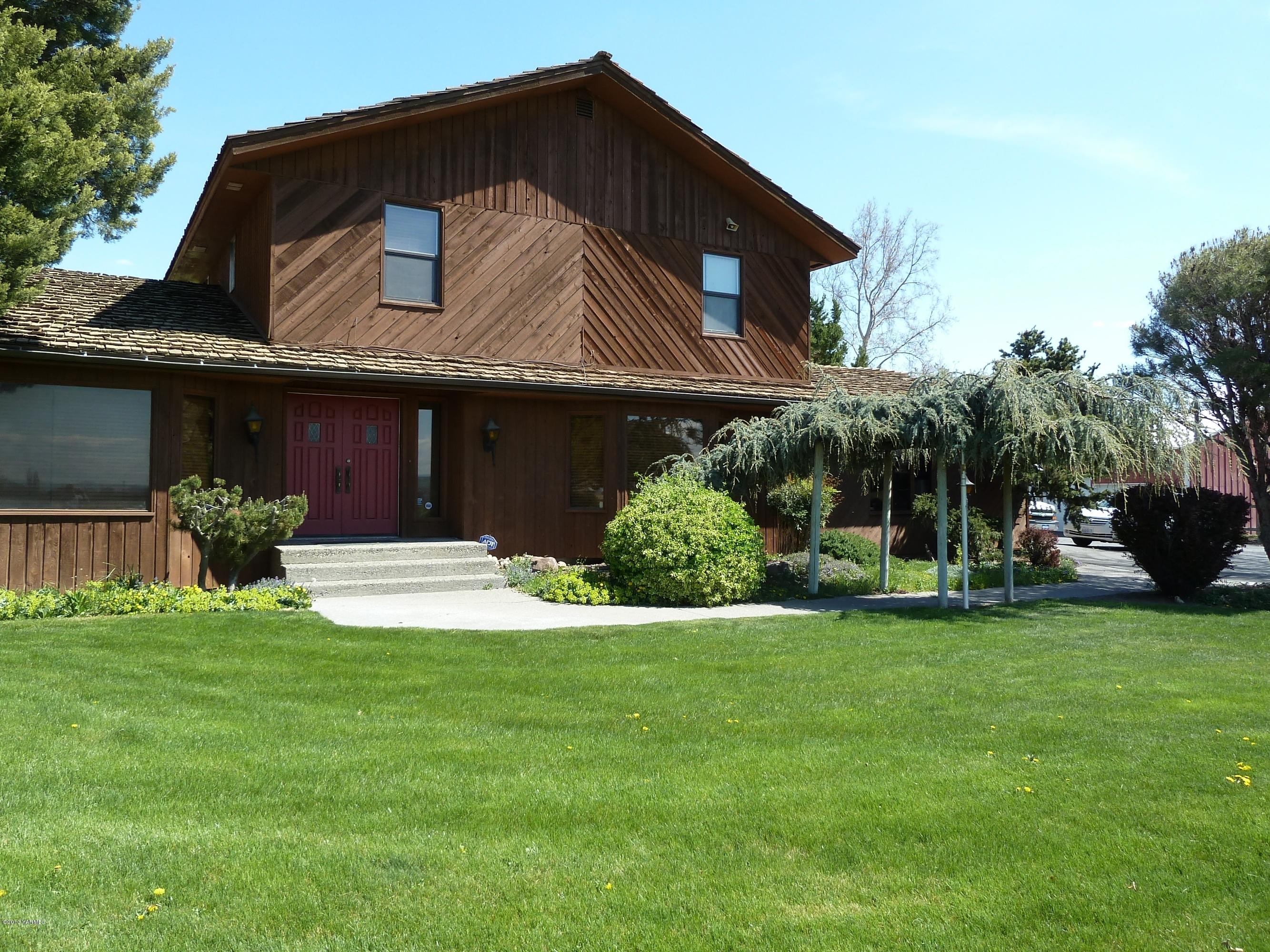 2280 Cemetery Road Sunnyside, WA 98944 - Photo 13 of 43 a view of a house with a yard and plants