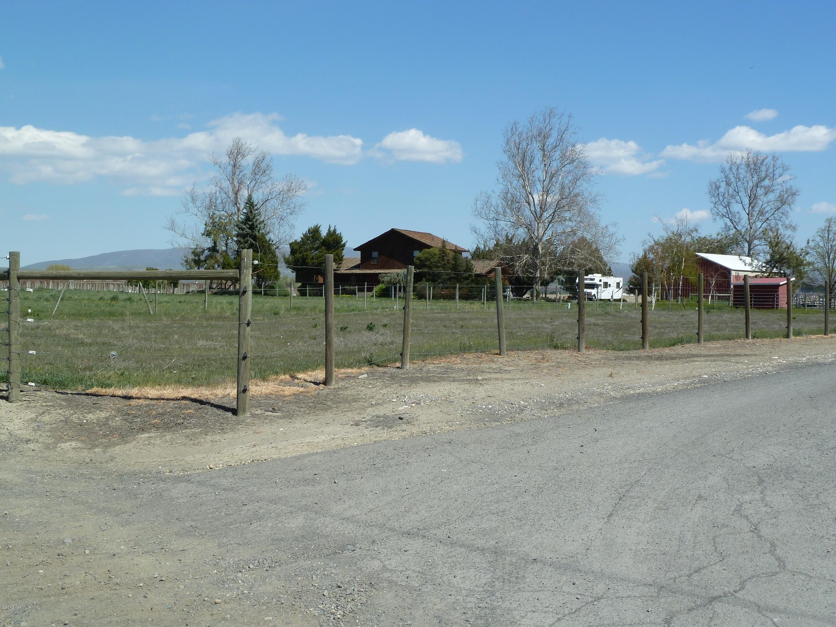 2280 Cemetery Road Sunnyside, WA 98944 - Photo 3 of 43 a view of a park