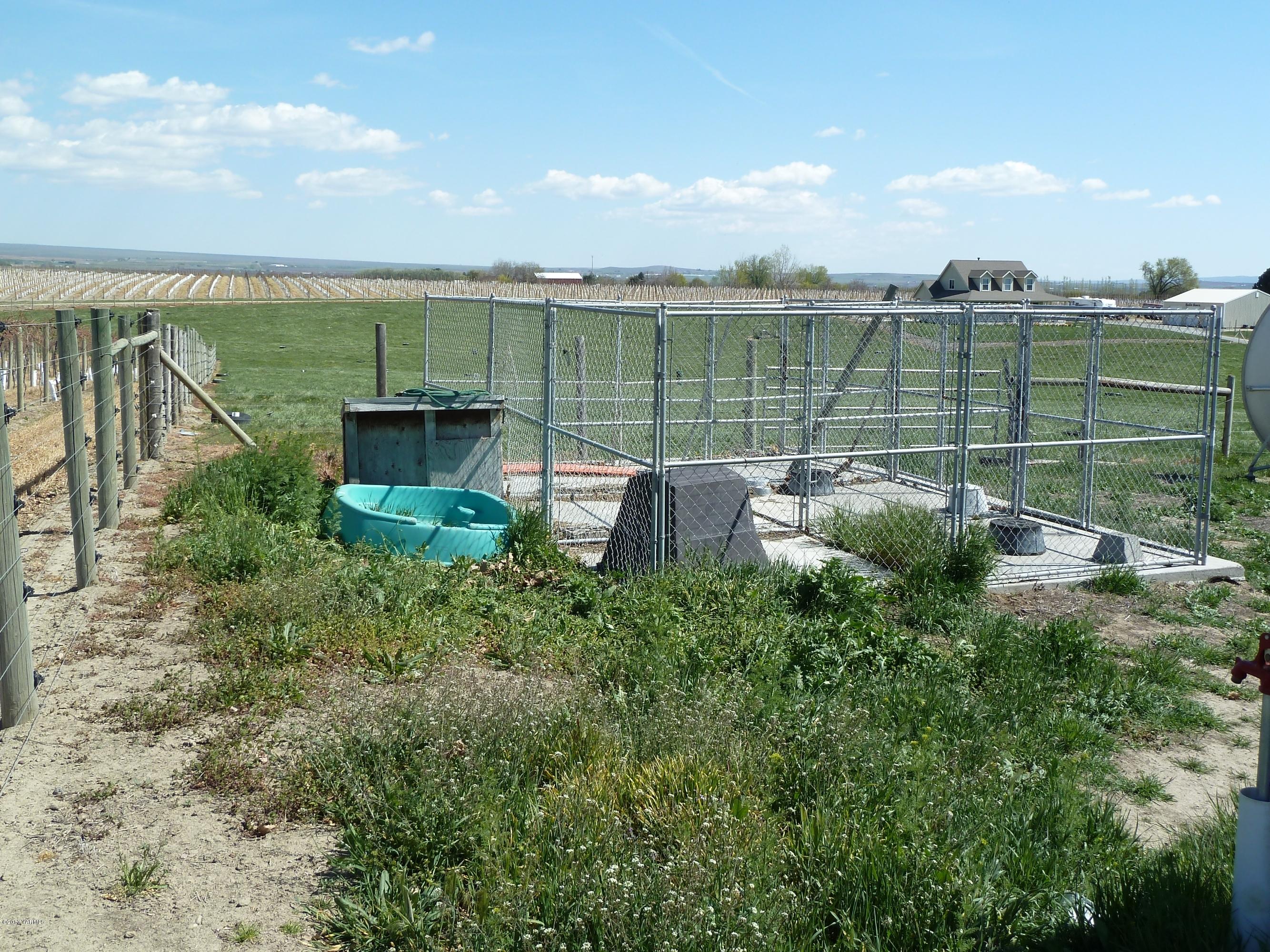 2280 Cemetery Road Sunnyside, WA 98944 - Photo 27 of 43 a view of a lake with a outdoor space