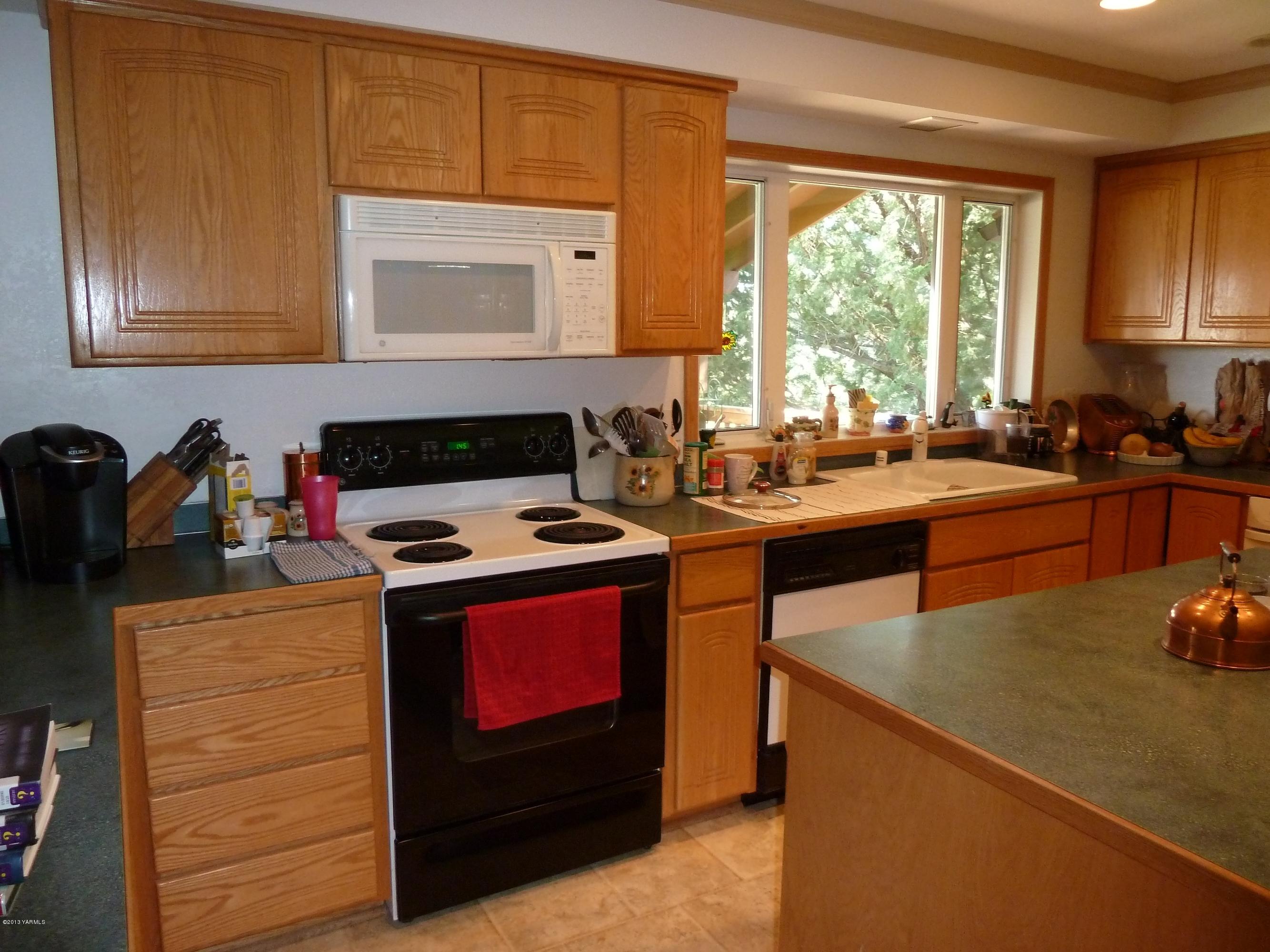 2280 Cemetery Road Sunnyside, WA 98944 - Photo 34 of 43 a kitchen with a stove a sink and a cabinets