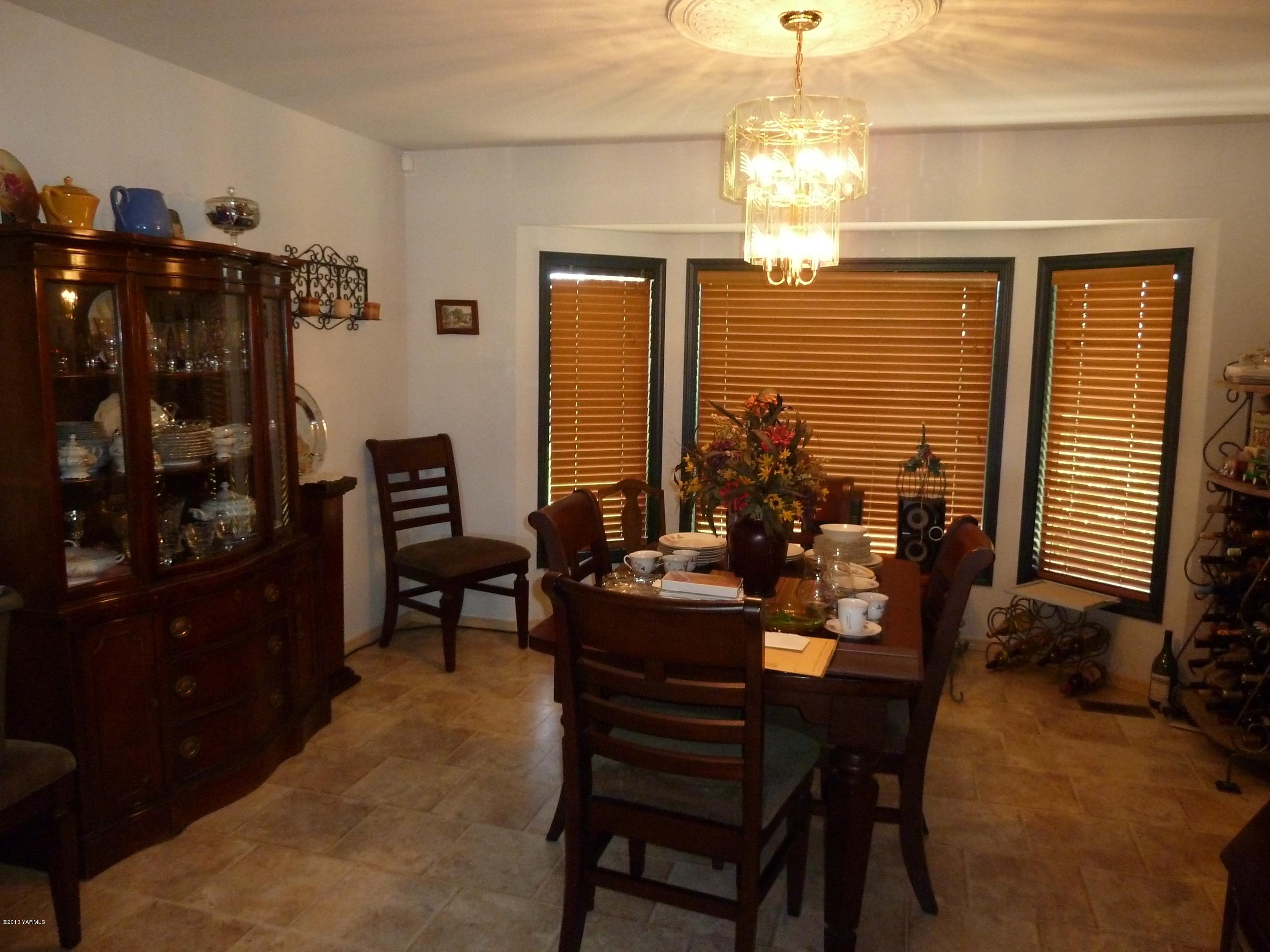2280 Cemetery Road Sunnyside, WA 98944 - Photo 37 of 43 a view of a dining room with furniture and chandelier