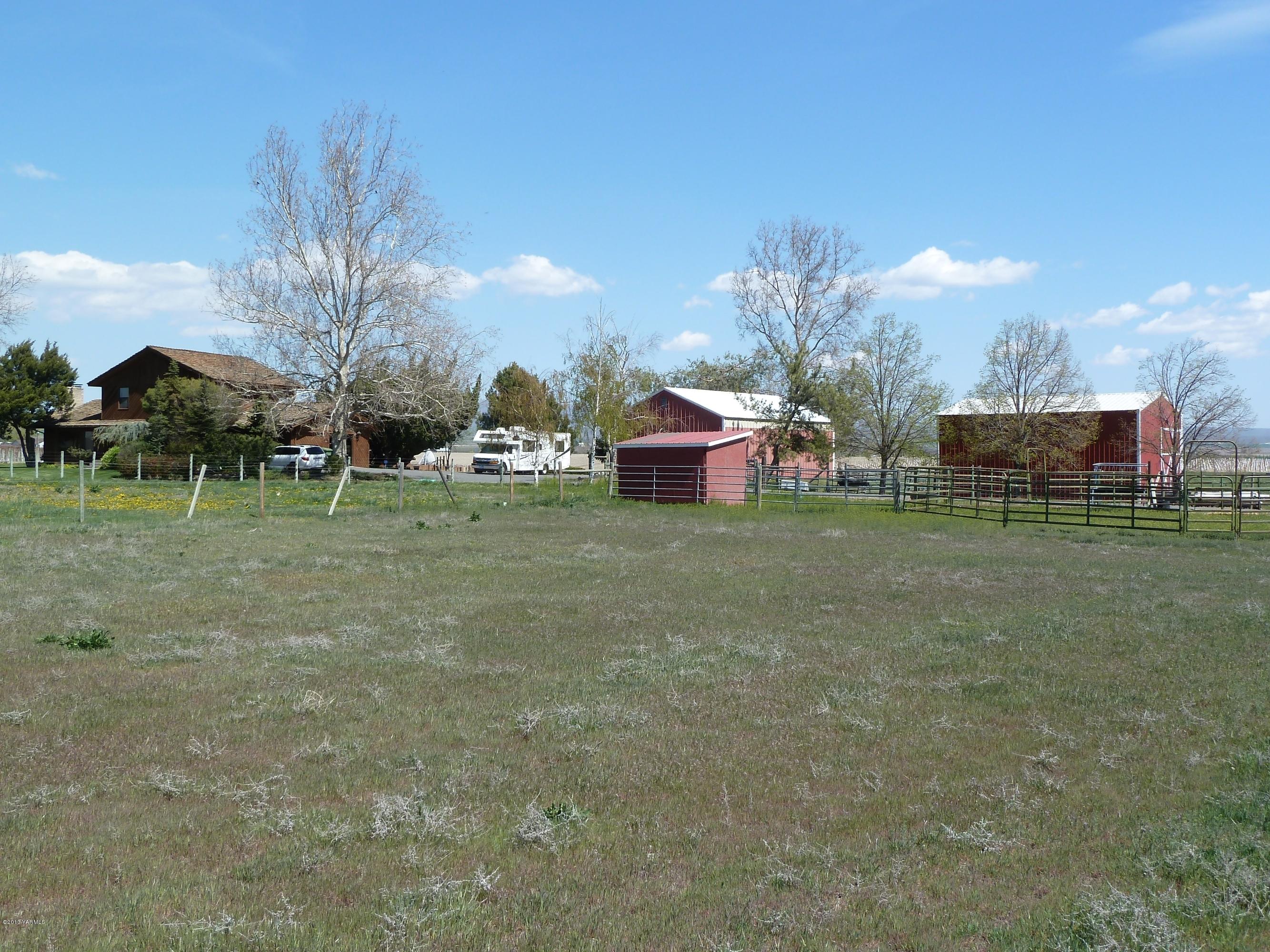 2280 Cemetery Road Sunnyside, WA 98944 - Photo 5 of 43 a view of a park with large trees