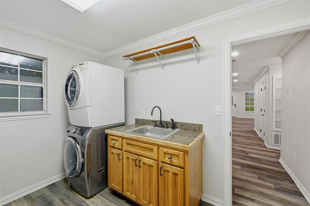 909 Thatcher Street Denison, TX 75020 - Photo 9 of 24 a utility room with dryer and washer