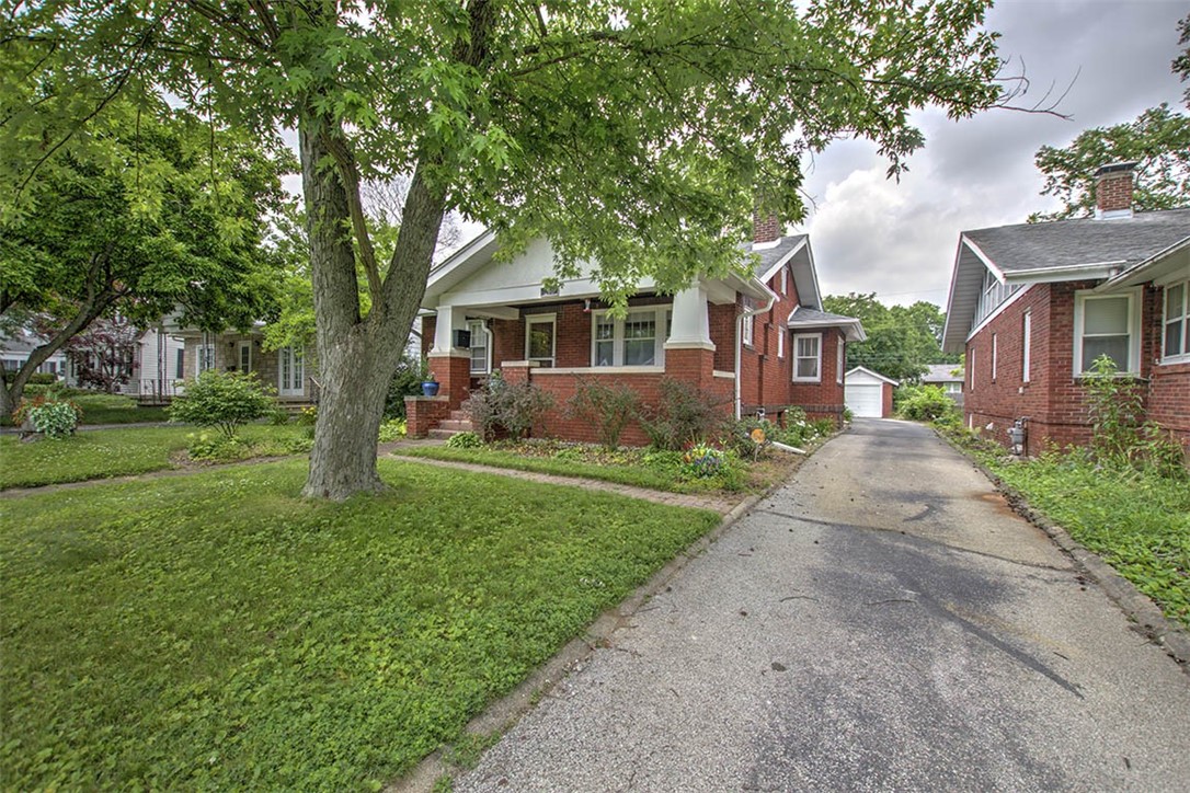 236 North Dennis Avenue Decatur, IL 62522 - Photo 2 of 28