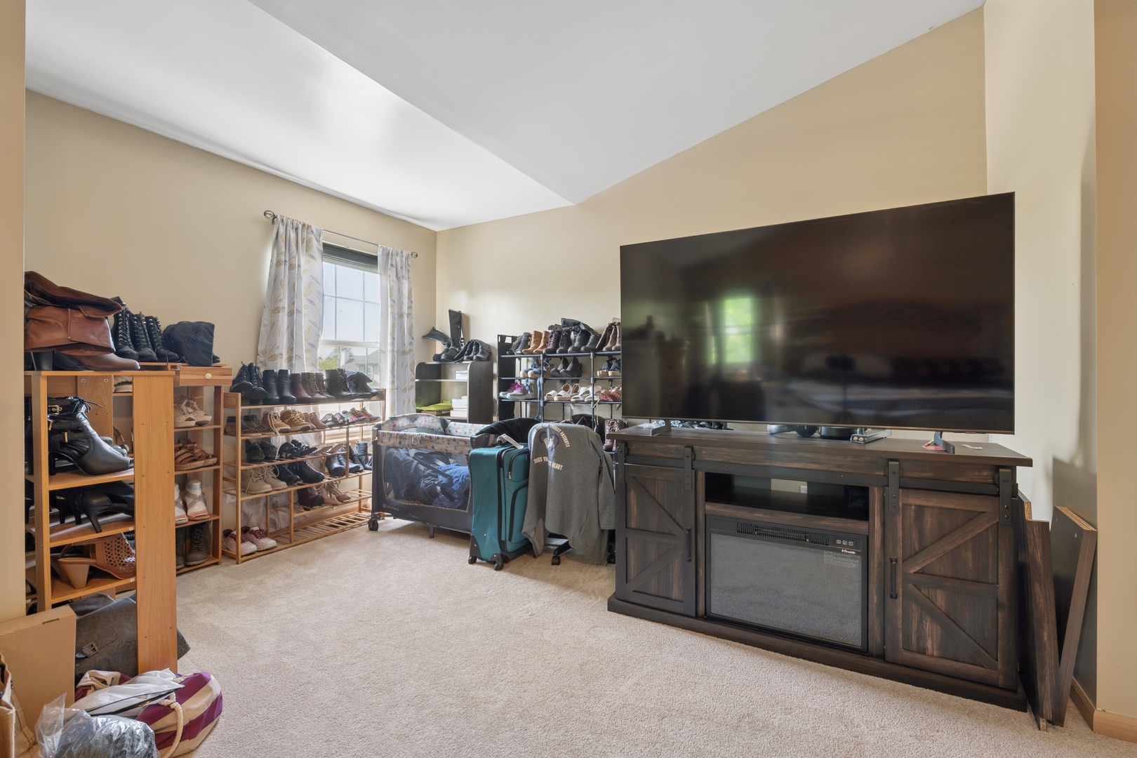 2014 Fieldstone Court Plainfield, IL 60586 - Photo 17 of 25 a view of a livingroom with furniture and storage