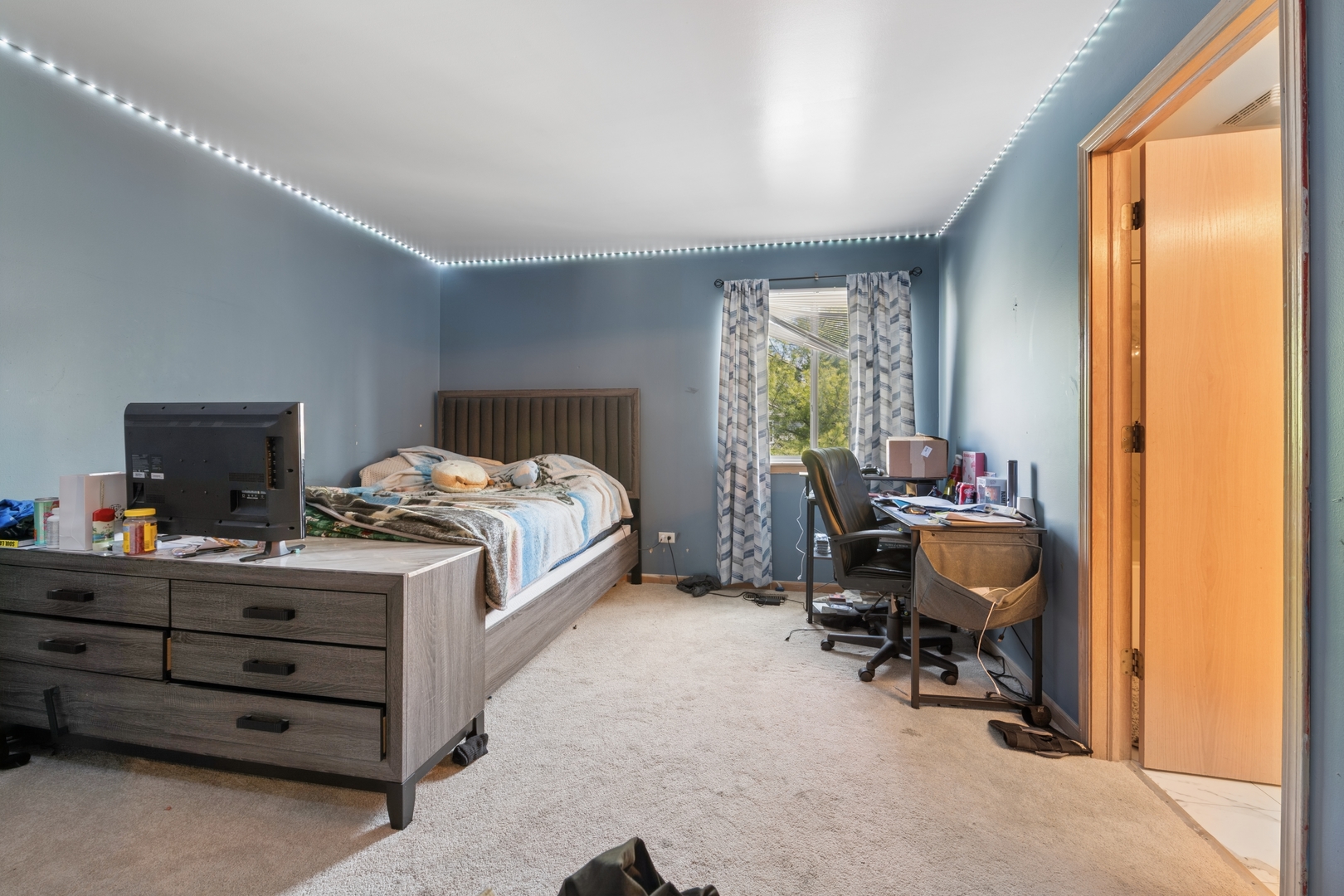 2014 Fieldstone Court Plainfield, IL 60586 - Photo 19 of 25 a bed room with a bed and a chair