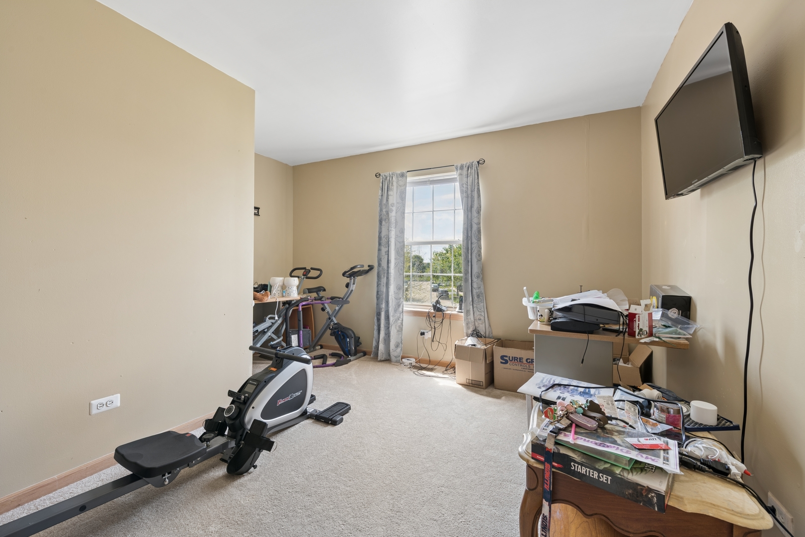 2014 Fieldstone Court Plainfield, IL 60586 - Photo 22 of 25 a view of a room with gym equipment