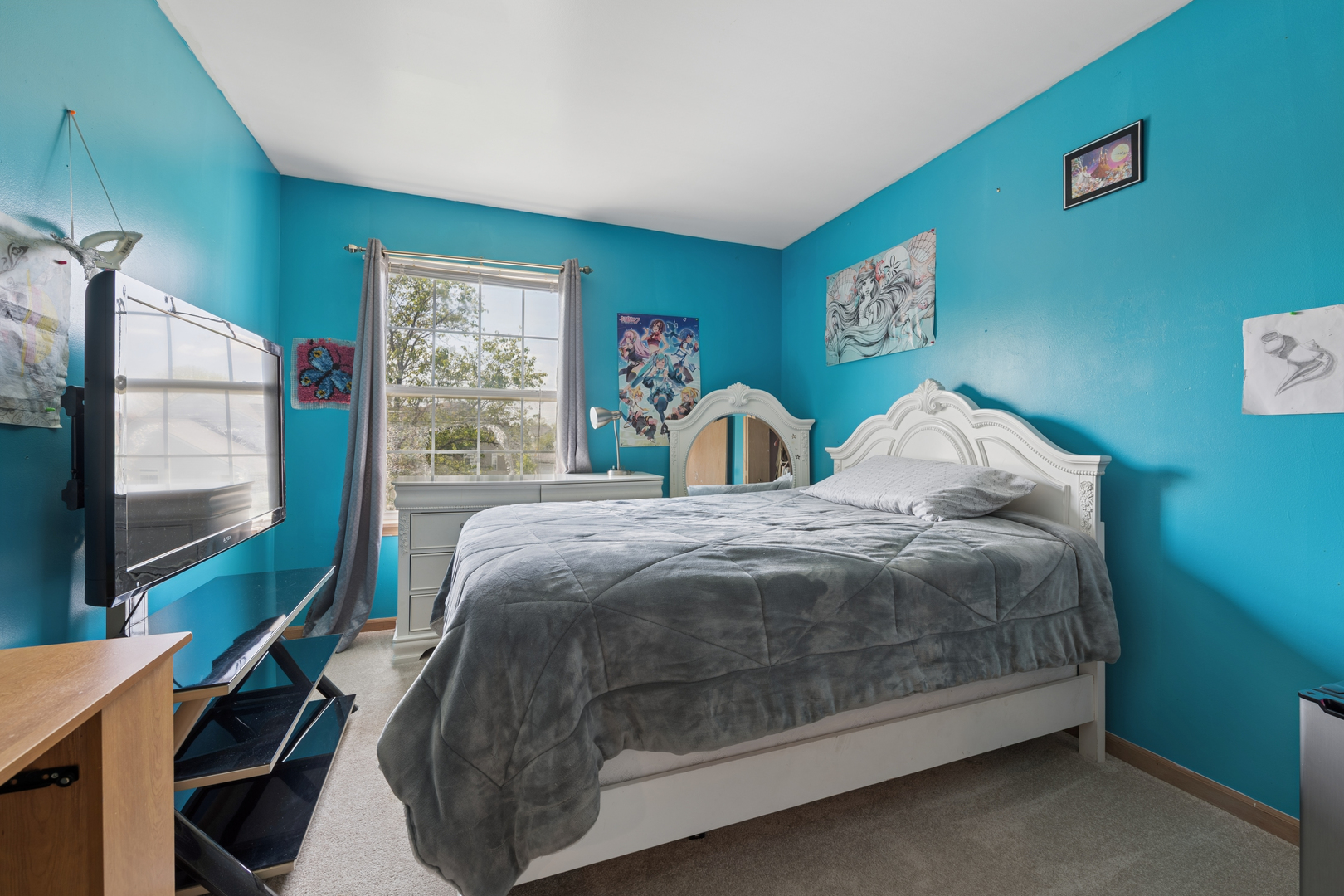2014 Fieldstone Court Plainfield, IL 60586 - Photo 23 of 25 a bedroom with a bed and a flat tv screen on dresser