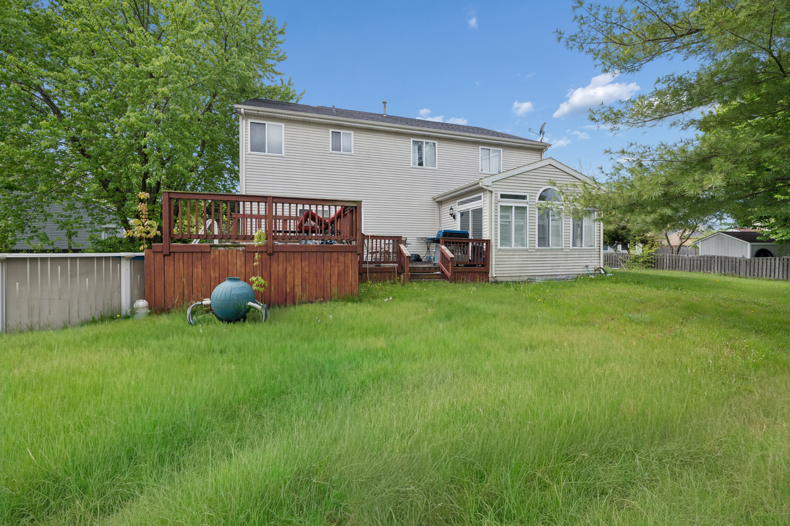 2014 Fieldstone Court Plainfield, IL 60586 - Photo 25 of 25 a view of a house with backyard and porch