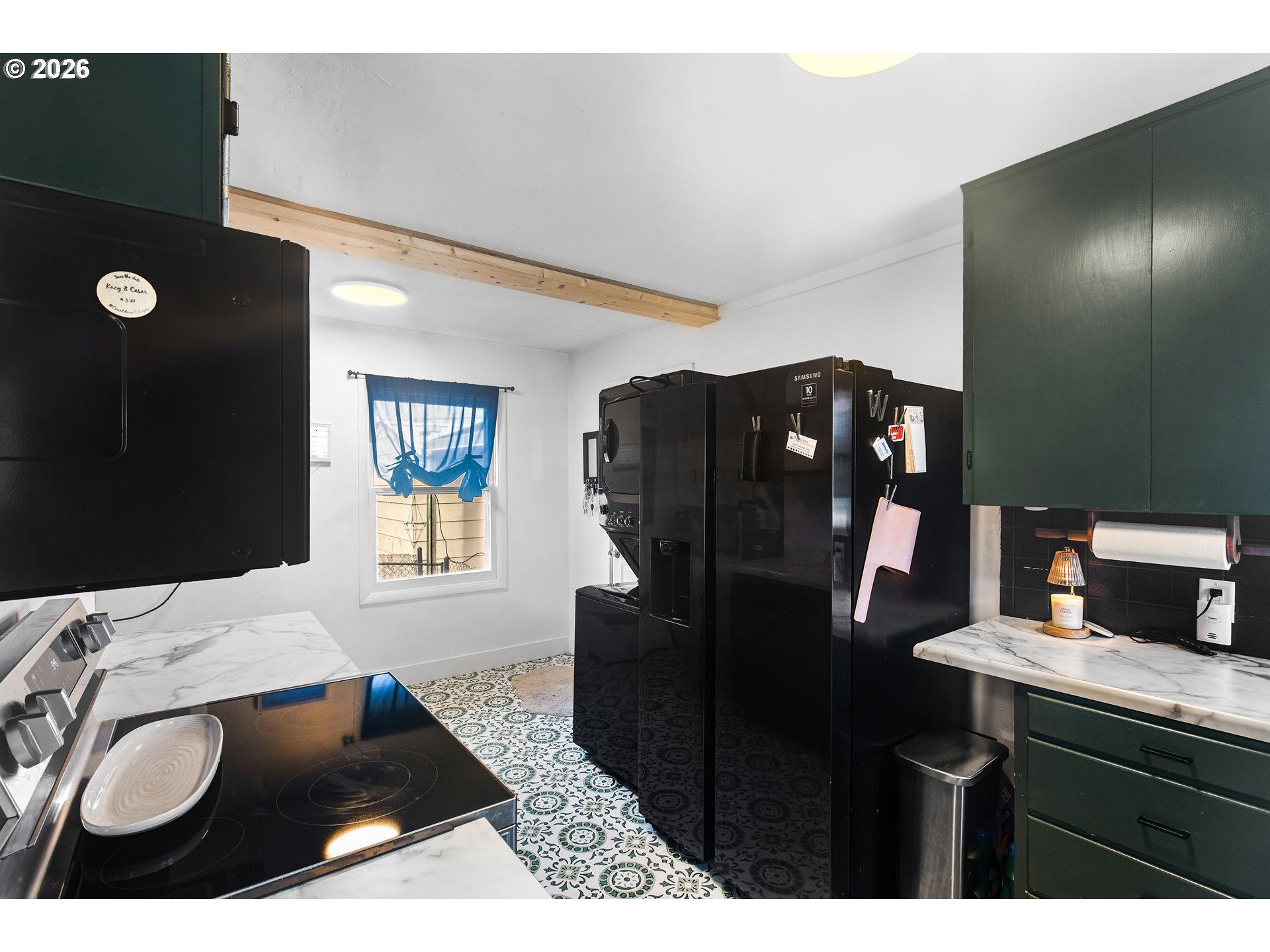 735 Northwest 10th Street Pendleton, OR 97801 - Photo 16 of 38 a living room with furniture and a window