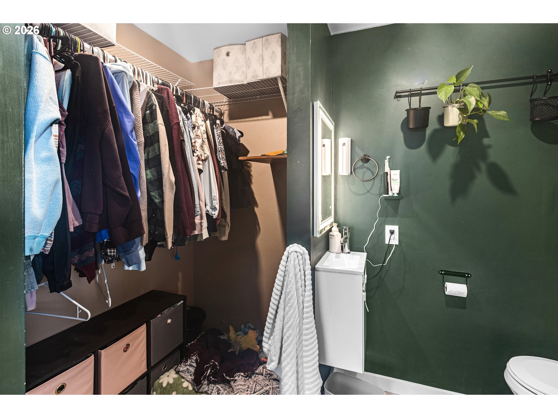 735 Northwest 10th Street Pendleton, OR 97801 - Photo 21 of 38 a bathroom with a sink vanity and a mirror