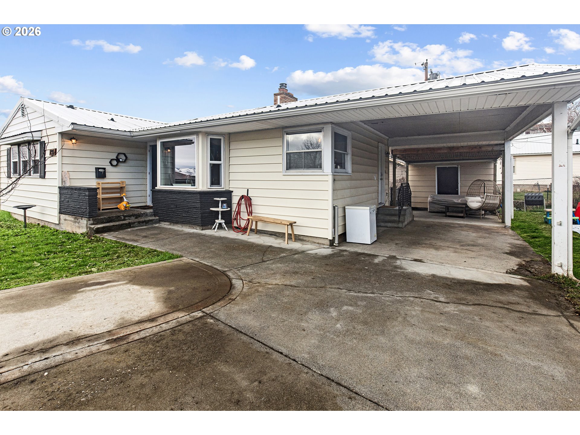 735 Northwest 10th Street Pendleton, OR 97801 - Photo 30 of 38 a view of a house with a patio