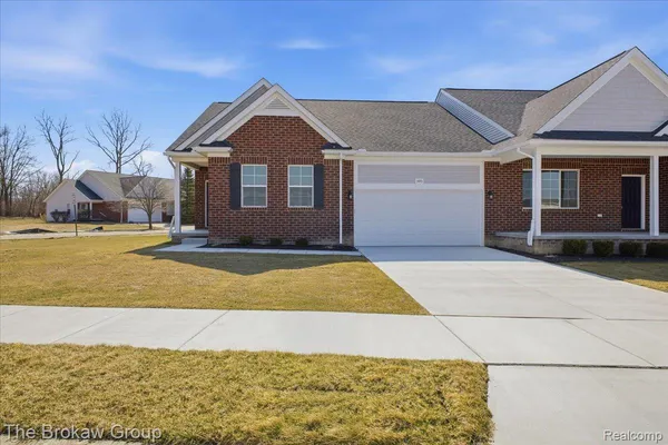 $309,900 | 1435 Luxington Drive, Lapeer, MI 48446