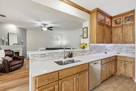 $475,000 | 9516 Lakeway Drive, Denton, TX 76226