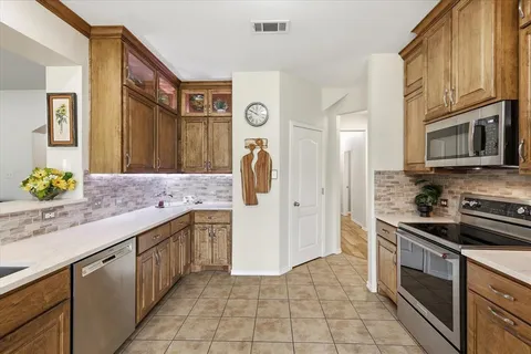 $475,000 | 9516 Lakeway Drive, Denton, TX 76226