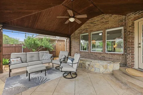 $475,000 | 9516 Lakeway Drive, Denton, TX 76226