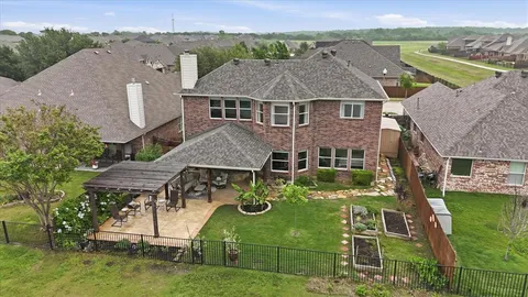 $475,000 | 9516 Lakeway Drive, Denton, TX 76226