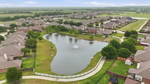 $475,000 | 9516 Lakeway Drive, Denton, TX 76226