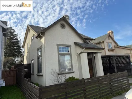 $700,000 | 991 Village Circle, Oakland, CA 94607