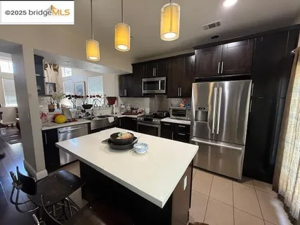 $700,000 | 991 Village Circle, Oakland, CA 94607