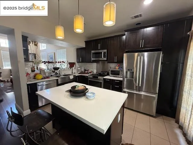 $700,000 | 991 Village Circle, Oakland, CA 94607