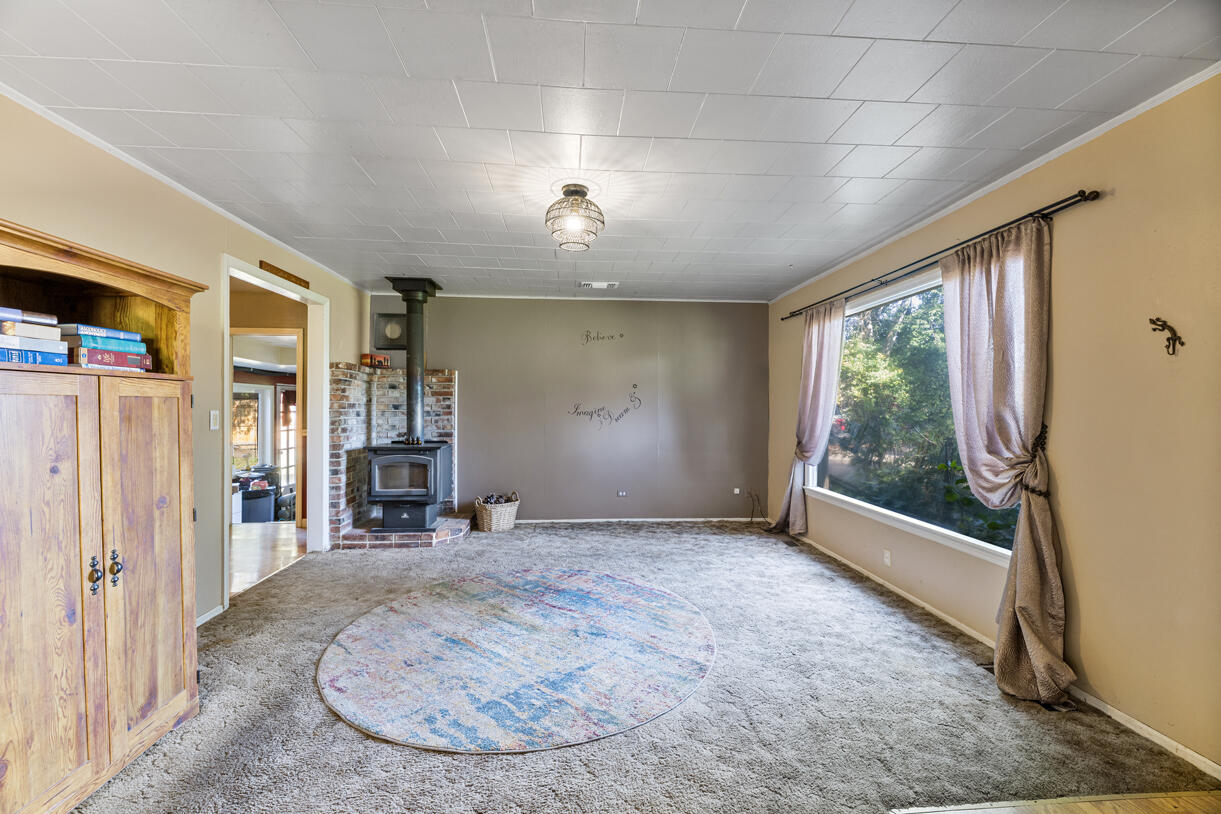 552 Gray Court Central Point, OR 97502 - Photo 9 of 29 9