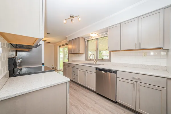 $349,900 | 307 Illini Drive, Minooka, IL 60447